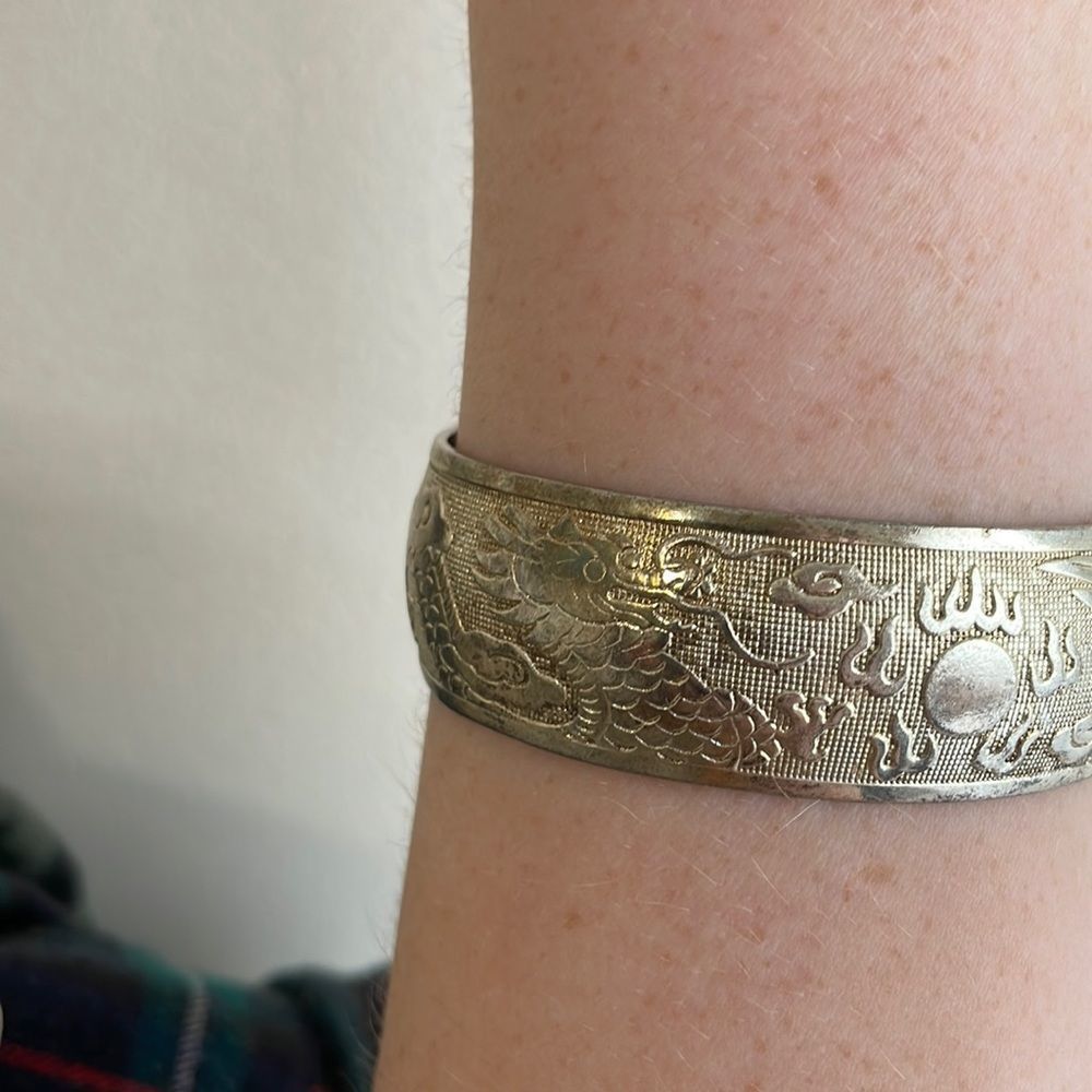 Cuff, bought in China, Chinese imagery, dragons, fire - Picture 3 of 11